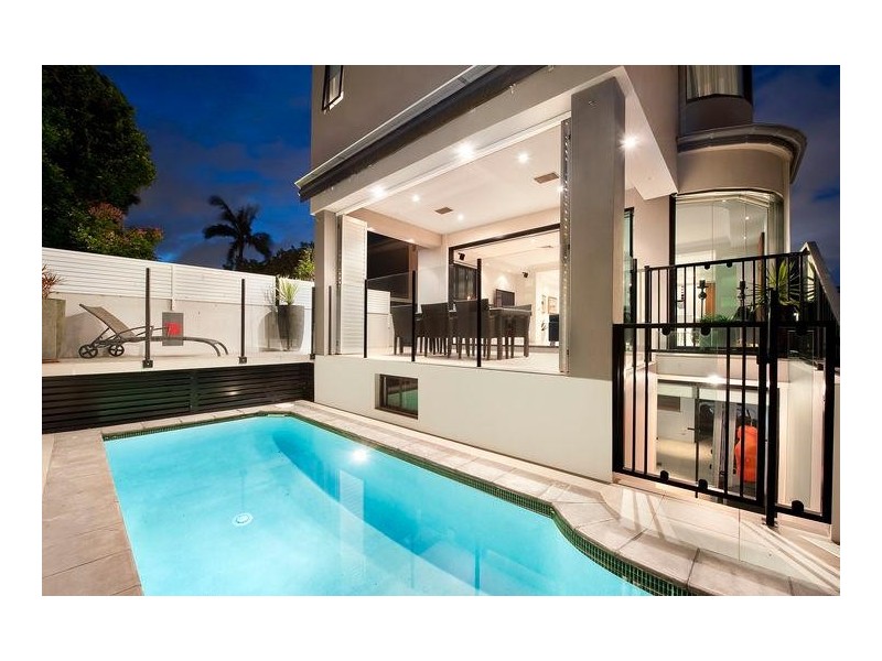 30 Tamborine Street, Mermaid Beach QLD 4218