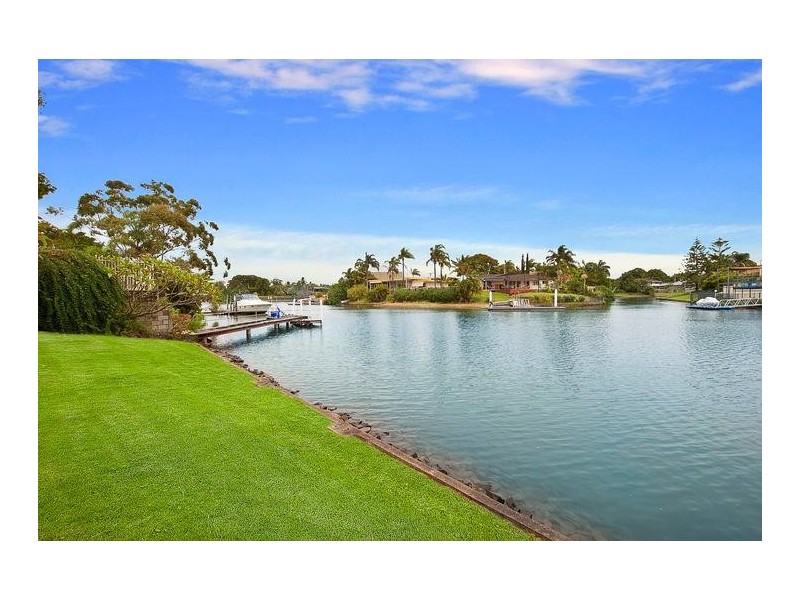 9 La Scala Court, Isle Of Capri QLD 4217