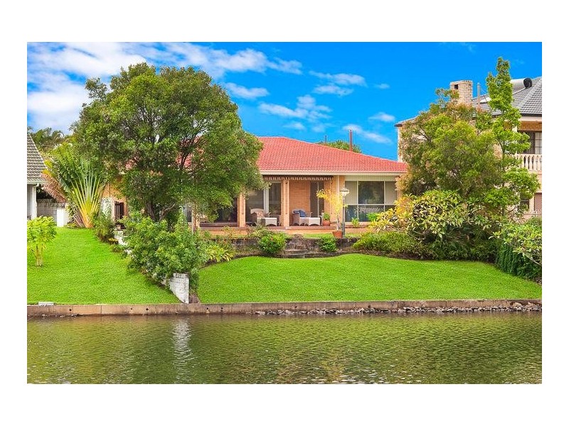 9 La Scala Court, Isle Of Capri QLD 4217