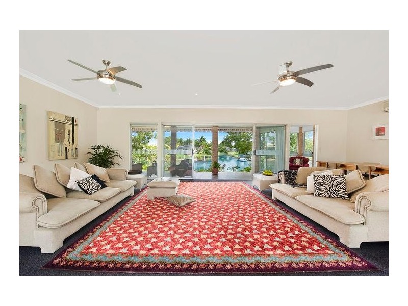 9 La Scala Court, Isle Of Capri QLD 4217