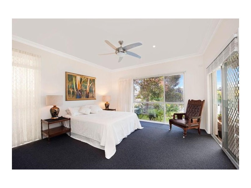 9 La Scala Court, Isle Of Capri QLD 4217