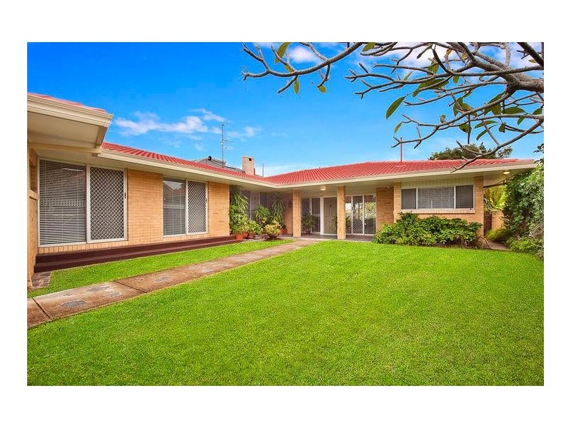 9 La Scala Court, Isle Of Capri QLD 4217