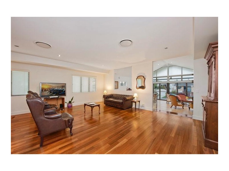 10 Tamborine Street, Mermaid Beach QLD 4218