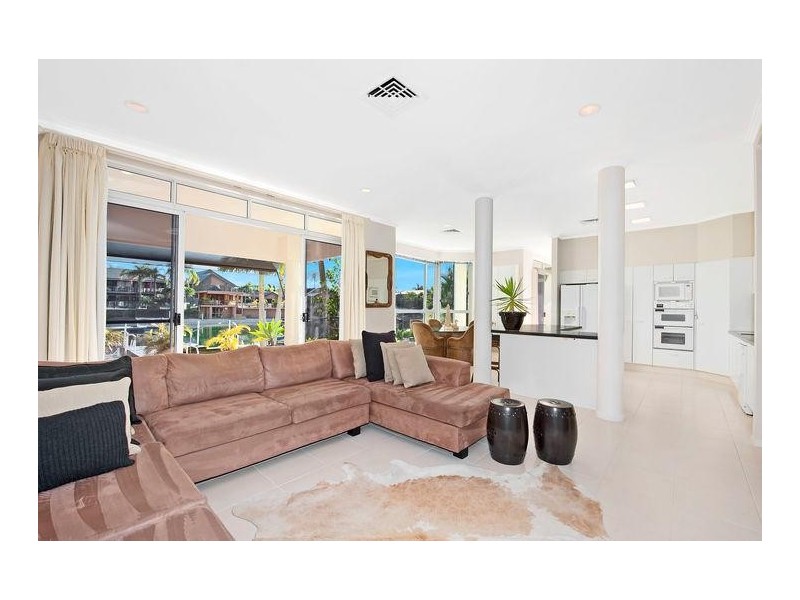 12 Buccaneer Court, Paradise Waters QLD 4217