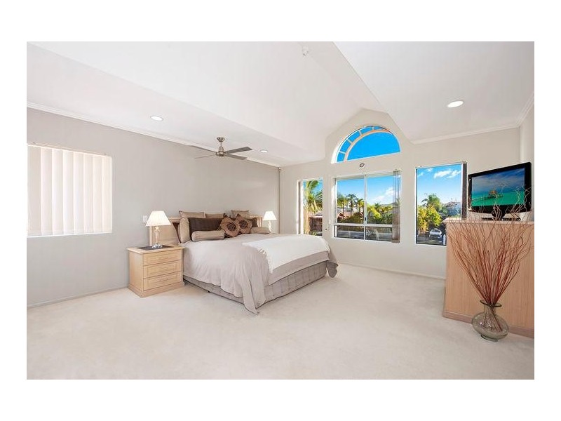 12 Buccaneer Court, Paradise Waters QLD 4217