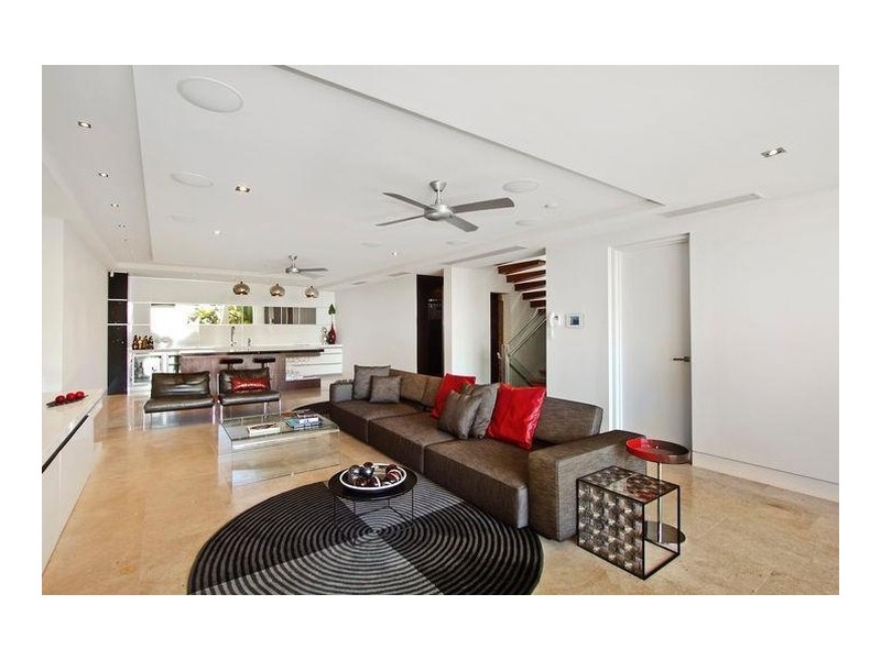 2 Ocean Street, Burleigh Heads QLD 4220