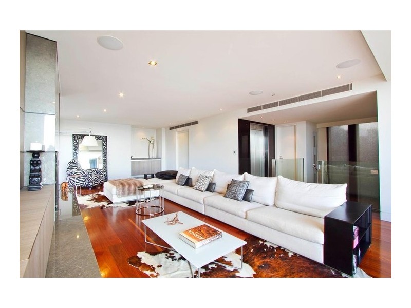 2 Ocean Street, Burleigh Heads QLD 4220