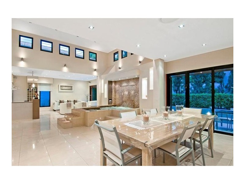 48 Cronin Avenue, Main Beach QLD 4217