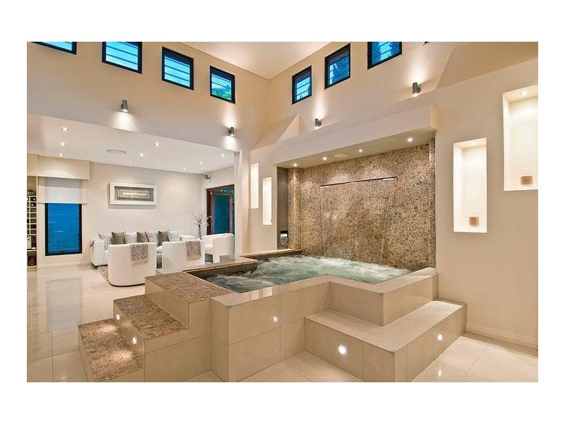 48 Cronin Avenue, Main Beach QLD 4217