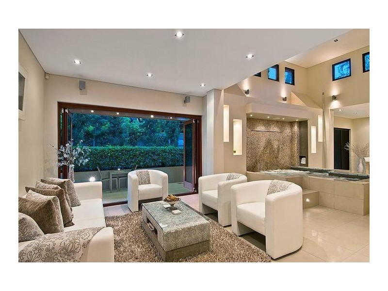 48 Cronin Avenue, Main Beach QLD 4217