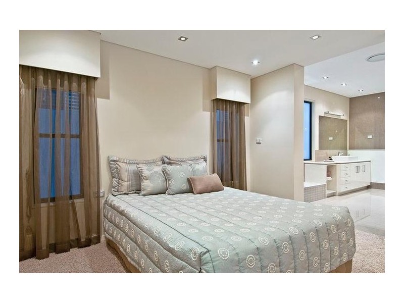 48 Cronin Avenue, Main Beach QLD 4217