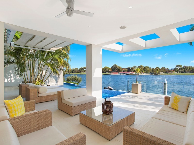 117 Commodore Drive, Paradise Waters QLD 4217