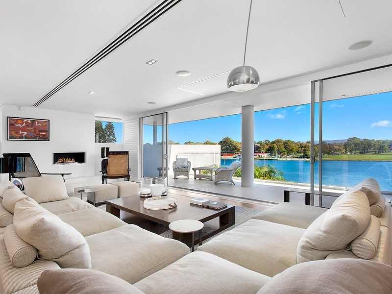 117 Commodore Drive, Paradise Waters QLD 4217