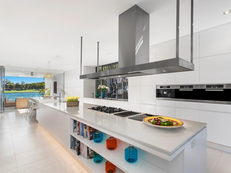 117 Commodore Drive, Paradise Waters QLD 4217