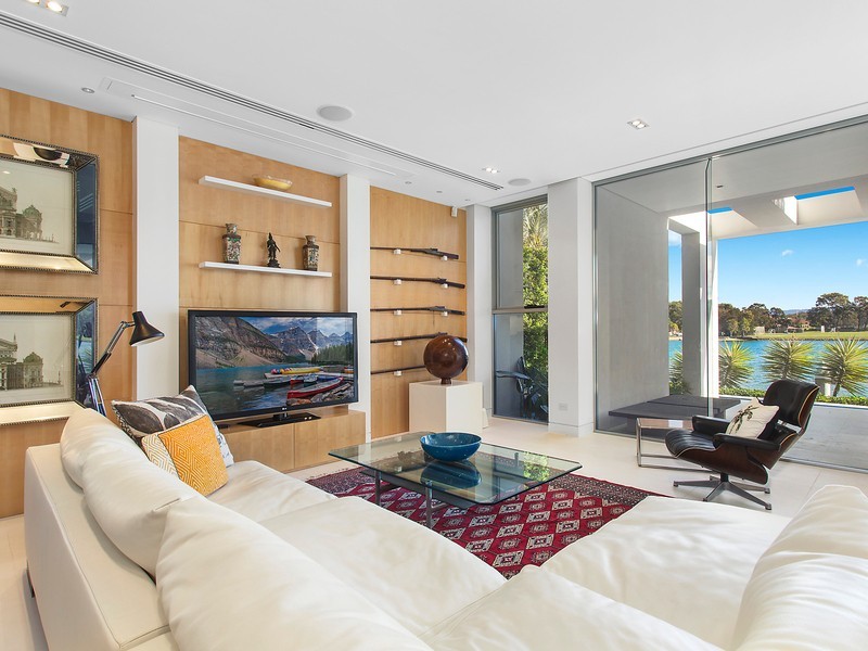 117 Commodore Drive, Paradise Waters QLD 4217