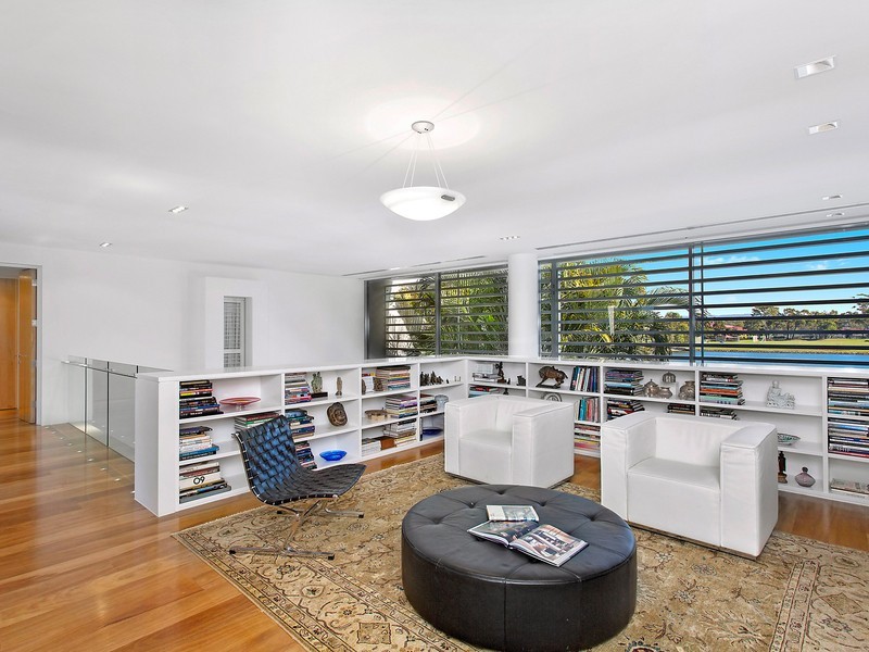 117 Commodore Drive, Paradise Waters QLD 4217