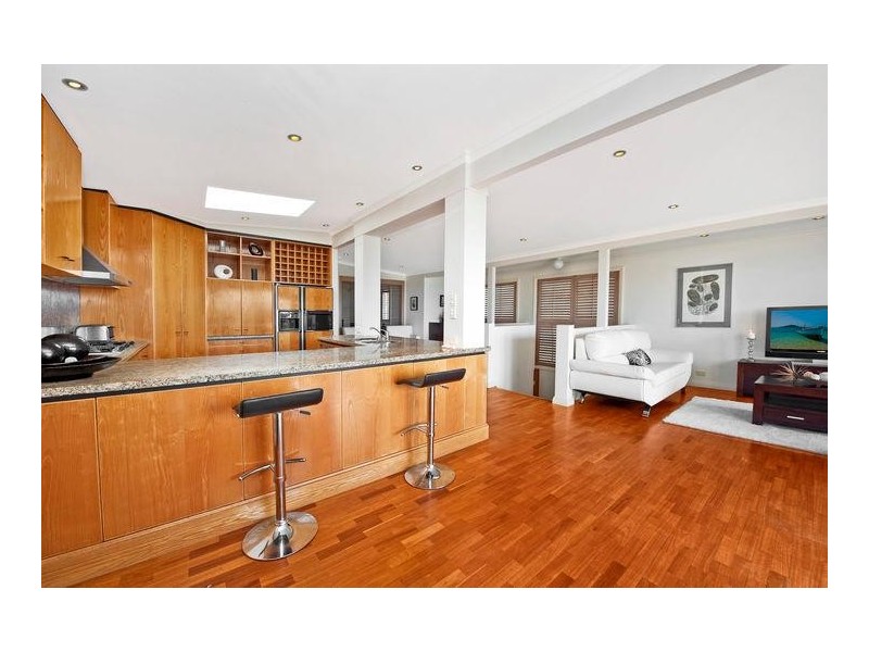 237 Hedges Avenue, Mermaid Beach QLD 4218