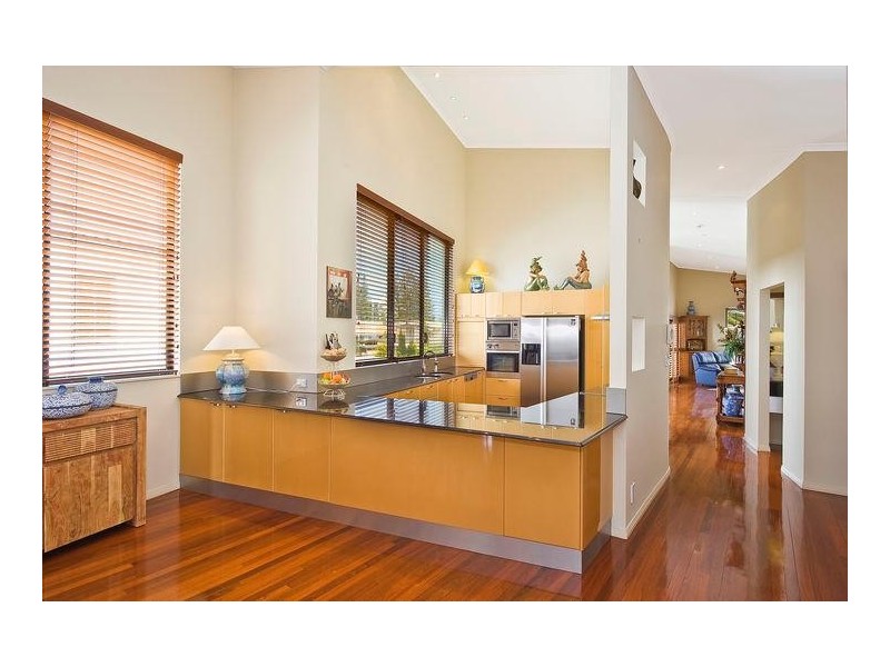 27 Arthur Street, Mermaid Beach QLD 4218