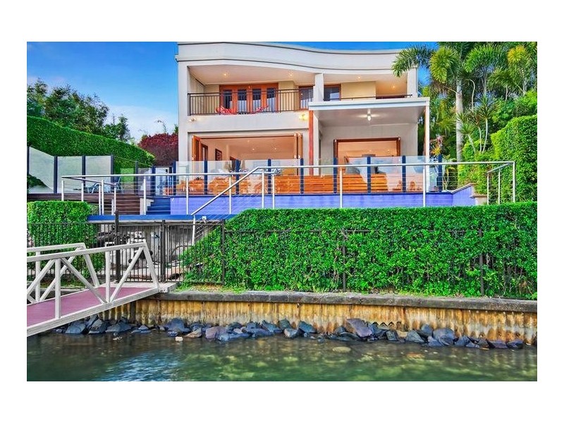 13 La Spezia Court, Isle Of Capri QLD 4217