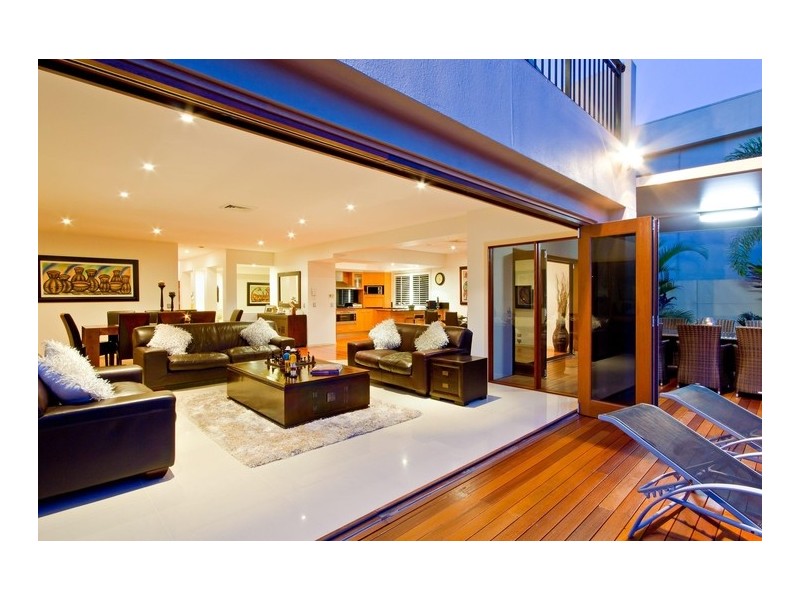 13 La Spezia Court, Isle Of Capri QLD 4217