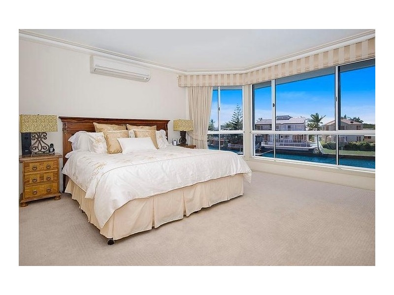 166 Sundance Way, Runaway Bay QLD 4216