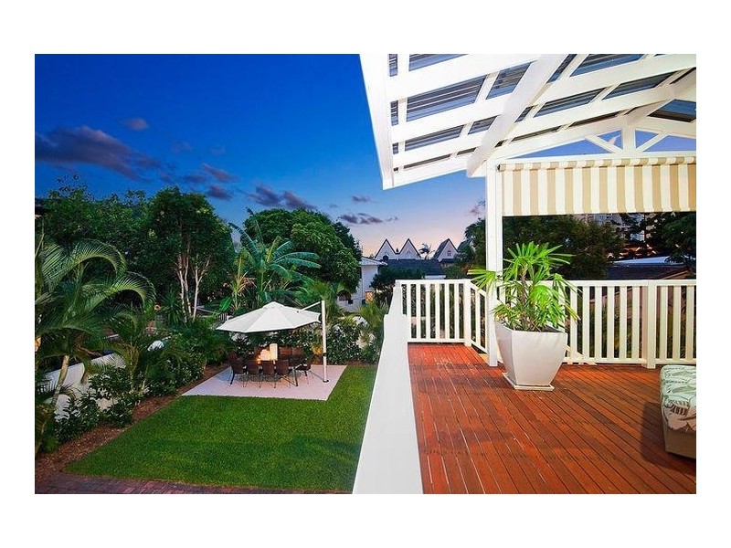 49 Woodroffe Avenue, Main Beach QLD 4217