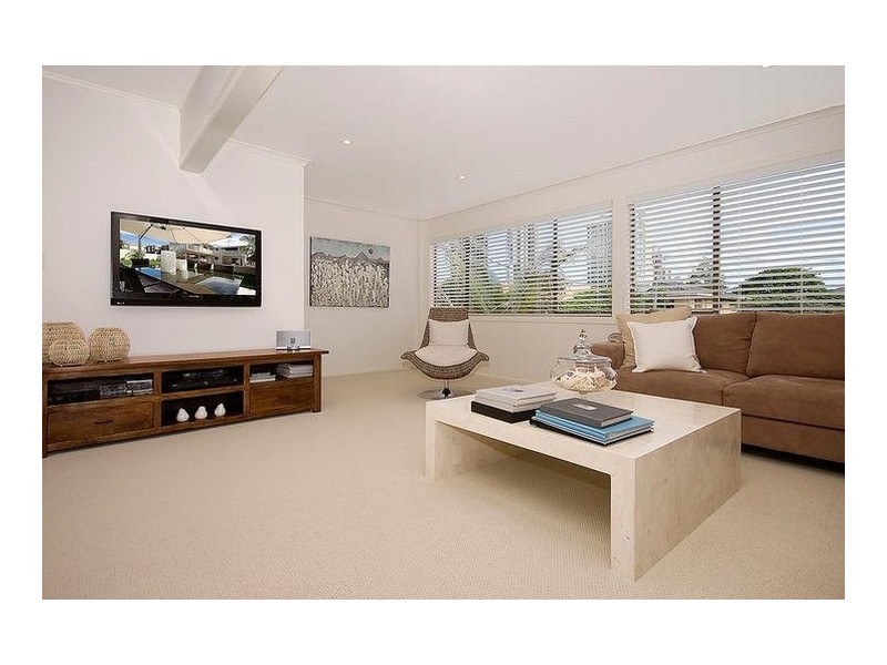 49 Woodroffe Avenue, Main Beach QLD 4217