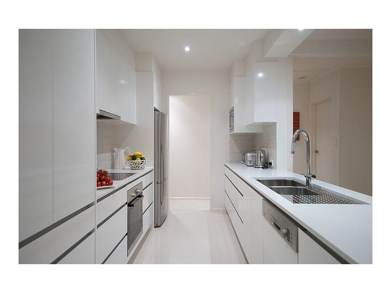 49 Woodroffe Avenue, Main Beach QLD 4217