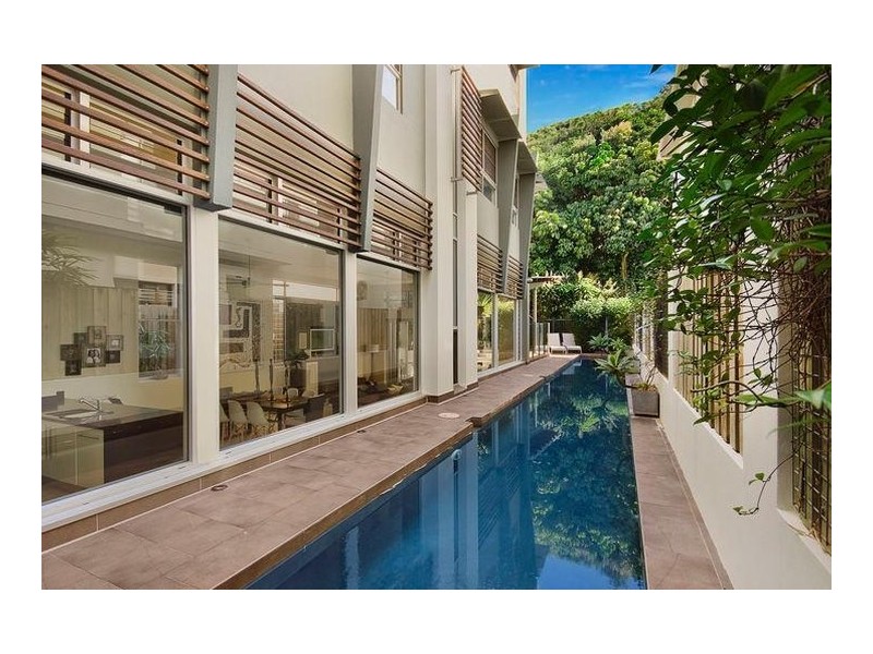 32 Nagel Avenue, Miami QLD 4220