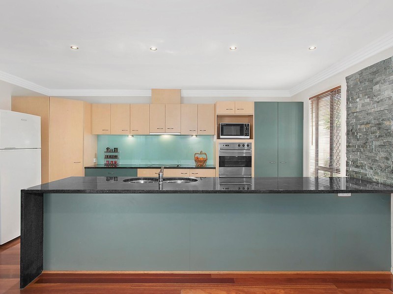 65 Edinburgh Road, Benowa Waters QLD 4217