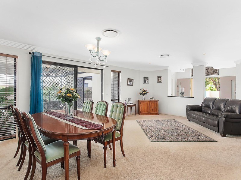 65 Edinburgh Road, Benowa Waters QLD 4217