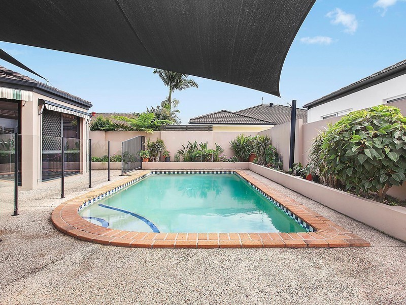 65 Edinburgh Road, Benowa Waters QLD 4217