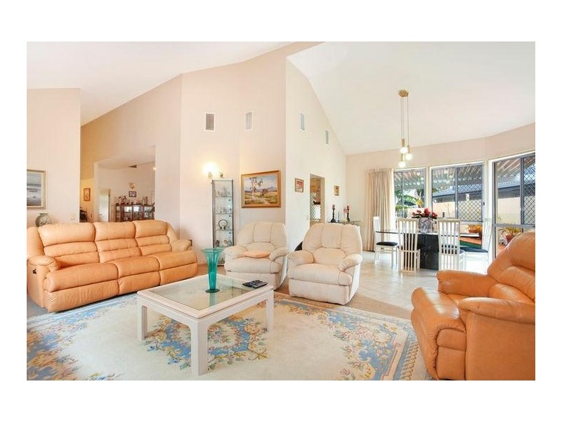 2 Boomerang Crescent, Sorrento QLD 4217