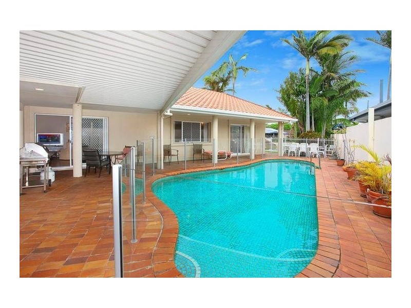 2 Boomerang Crescent, Sorrento QLD 4217