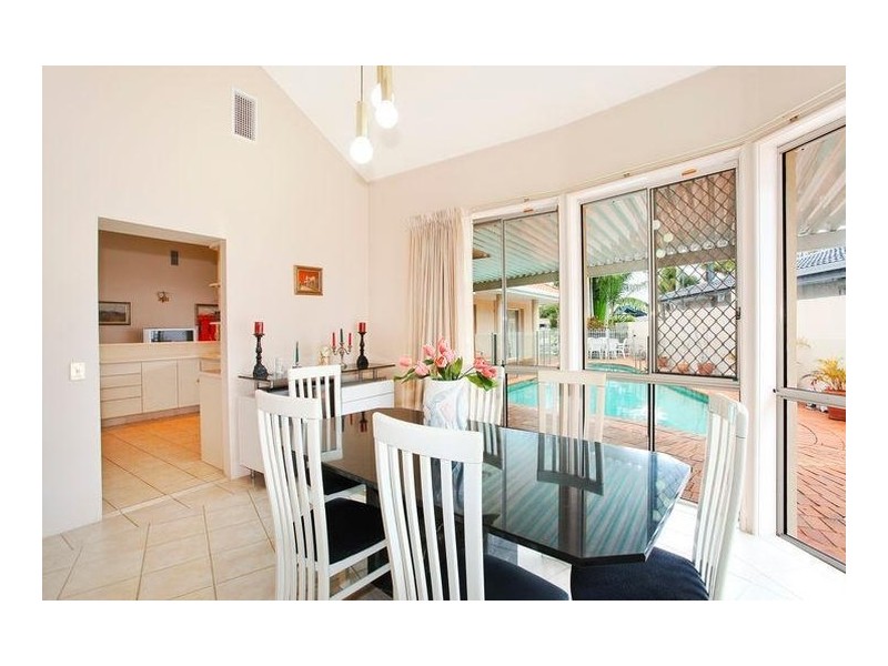 2 Boomerang Crescent, Sorrento QLD 4217