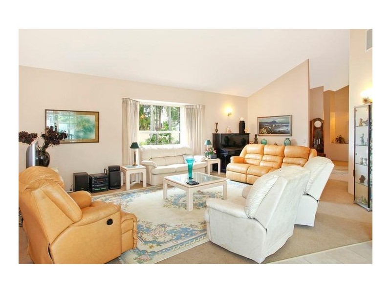 2 Boomerang Crescent, Sorrento QLD 4217