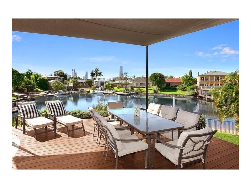 18 La Spezia Court, Isle Of Capri QLD 4217