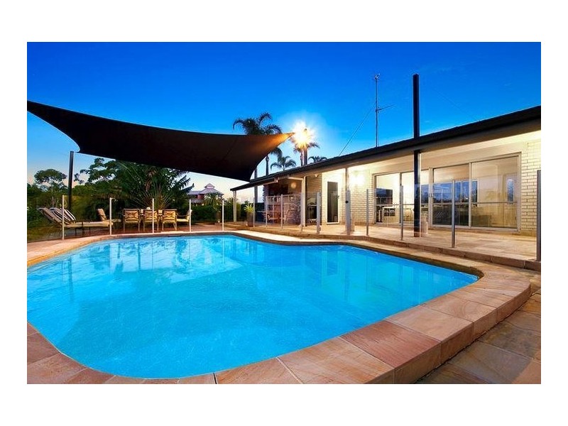18 La Spezia Court, Isle Of Capri QLD 4217