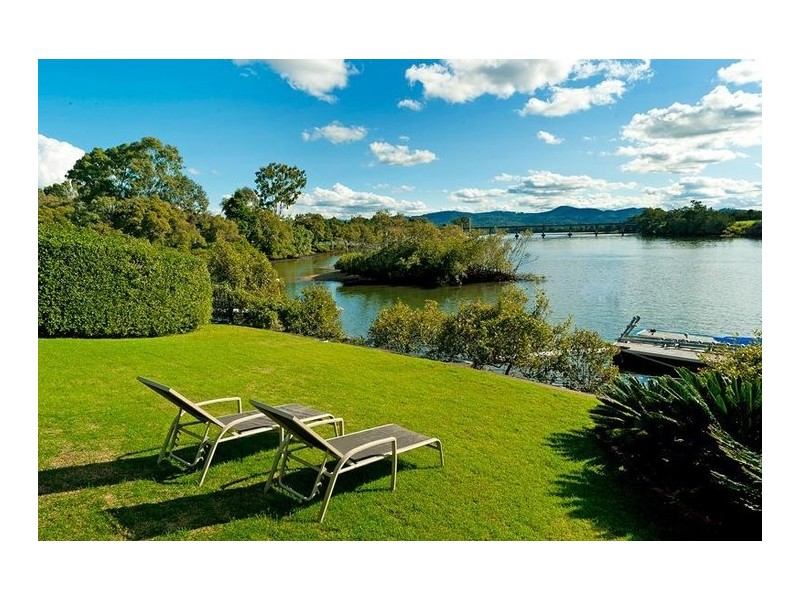 3136 Riverleigh Drive, Hope Island QLD 4212