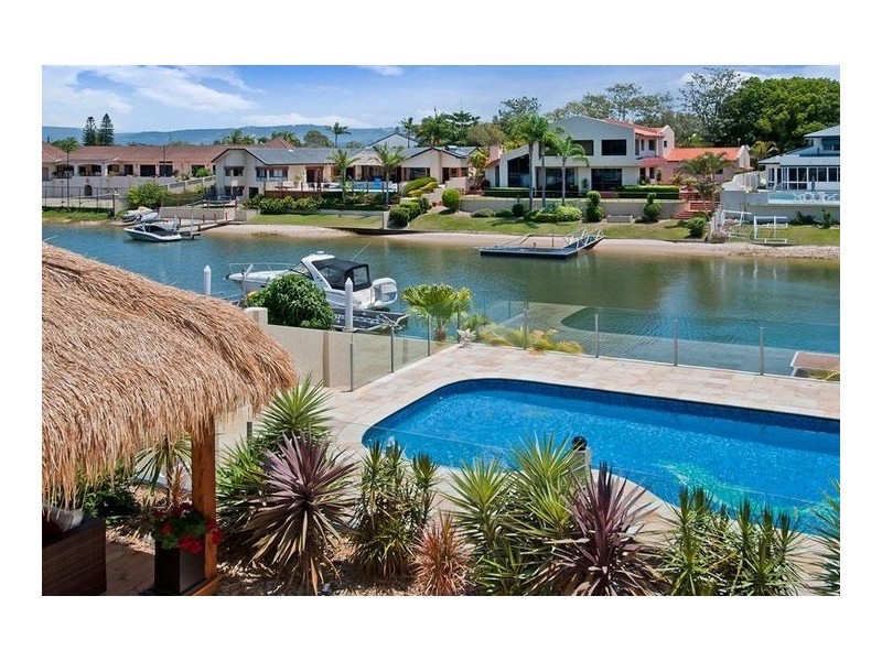 11 St Raphael Terrace, Sorrento QLD 4217
