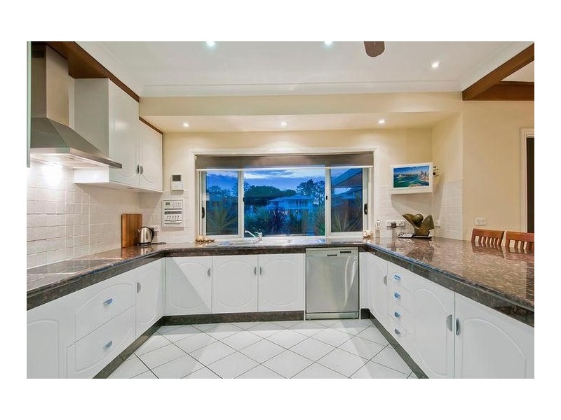 11 St Raphael Terrace, Sorrento QLD 4217