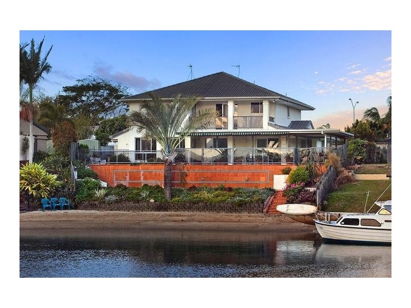 4 Saxonvale Terrace, Mermaid Waters QLD 4218