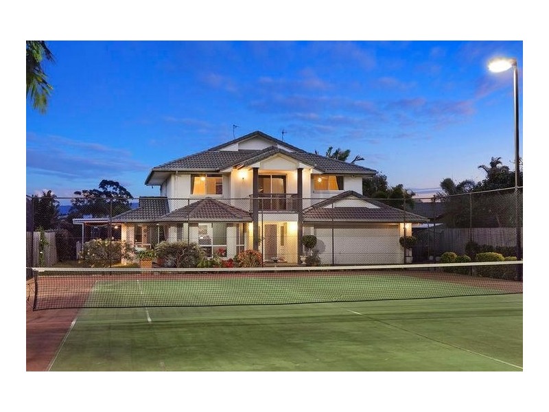 4 Saxonvale Terrace, Mermaid Waters QLD 4218
