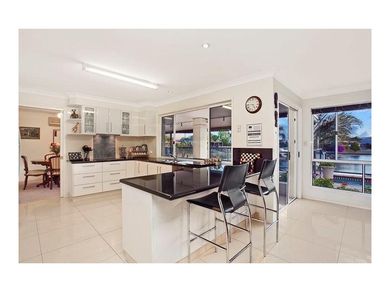 4 Saxonvale Terrace, Mermaid Waters QLD 4218