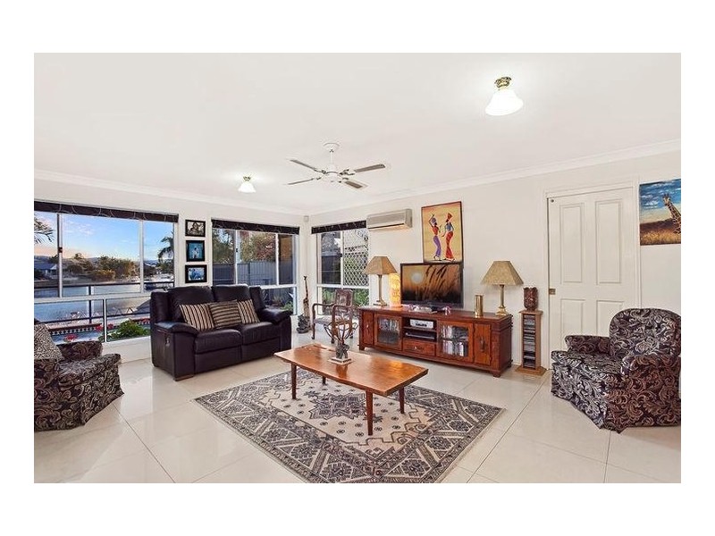4 Saxonvale Terrace, Mermaid Waters QLD 4218