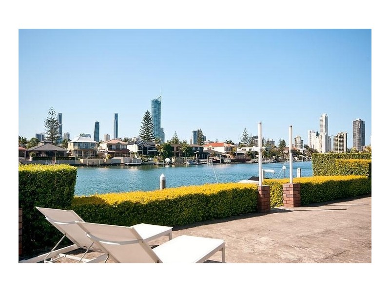 11 Cleland Crescent, Broadbeach Waters QLD 4218