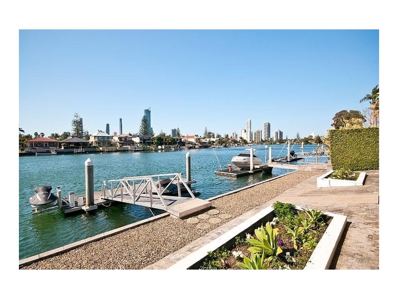 11 Cleland Crescent, Broadbeach Waters QLD 4218