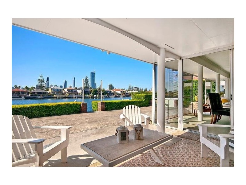 11 Cleland Crescent, Broadbeach Waters QLD 4218