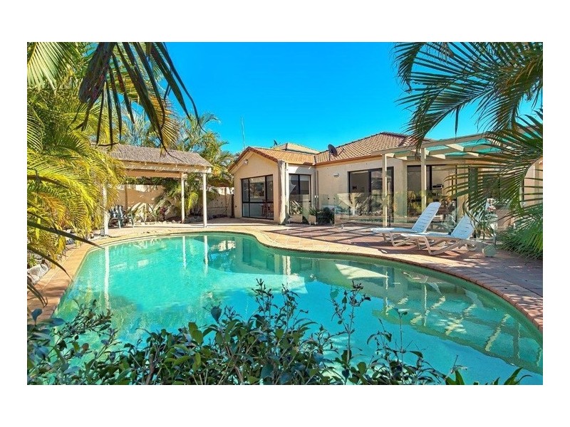 4 Renate Way, Benowa Waters QLD 4217