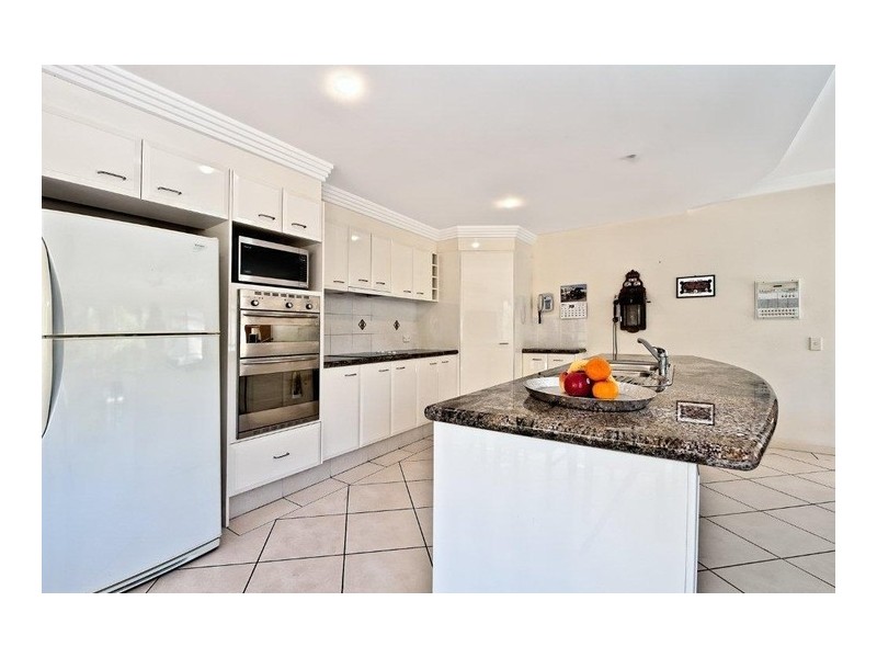 4 Renate Way, Benowa Waters QLD 4217